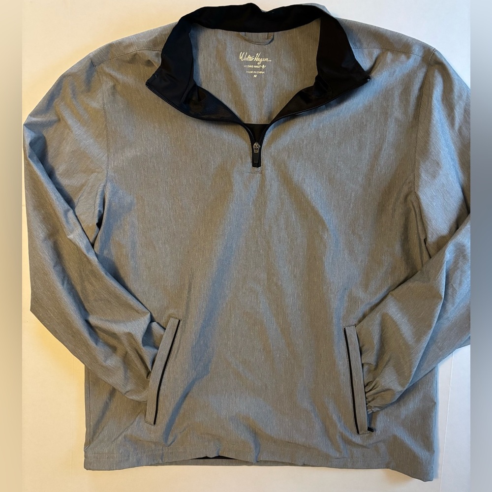 Walter Hagen hydro halt golf jacket. SZ Medium. 1/4 zip. Pockets pullover.